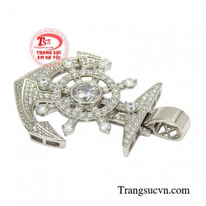 Đeo chiếc mặt dây này giúp đem lại vẻ lịch lãm, và cá tính riêng cho người đeo.