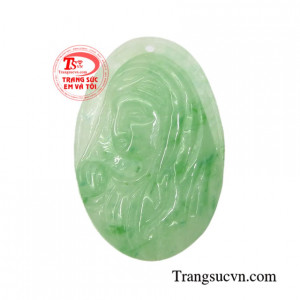 Mặt đức mẹ cẩm thạch an lành toát lên vẻ thanh cao, hiền lành, phúc hậu và trần đầy sự hi sinh