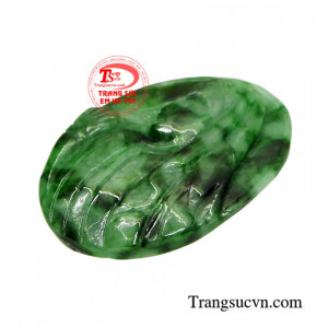 Hình tượng đức mẹ toát lên sự thanh cao, hiền lành, phúc hậu và tràn đầy sự hi sinh