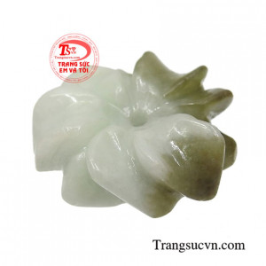 Đồng thời ngọc cẩm thạch còn chứa nguồn năng lượng dồi dào giúp xua đuổi tà ma, mang lại may mắn