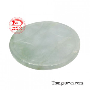 Jadeite hay còn gọi là ngọc cẩm thạch có tác dụng cải thiện vận may trong cuộc sống, mang lại tài lộc và bình an cho người đeo