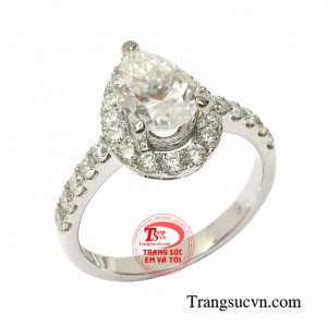 Nhẫn nữ vàng trắng moisanite tinh tế bảo hành chu đáo.