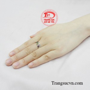 Nhẫn peridot vàng trắng cá tính