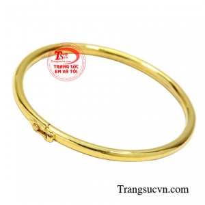 Chiếc vòng tay này sẽ hoàn hảo hơn khi kết hợp cùng với áo dài tăng thêm phần thanh lịch, thướt tha của người con gái Việt.