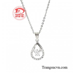 Bộ mặt dây vàng trắng nữ tính giao hàng trên toàn quốc.