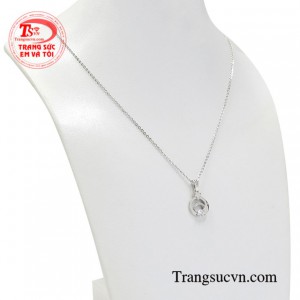 Bộ sản phẩm giúp tôn lên nét đẹp, tô điểm thêm vẻ thời trang cho trang phục đang mặc.