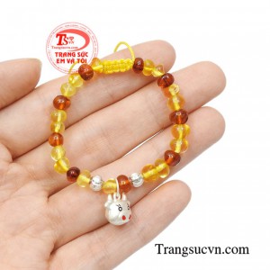 Chuỗi tay amber an lành cho bé bình an.