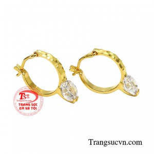 Sản phẩm là món trang sức không thể thiếu giúp cho nữ giới hợp thời trang hơn và tự tin thể hiện cá tính.