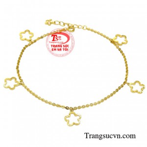 Lắc chân vàng tây đáng yêu với những chi tiết sáng bóng với kiểu dáng xinh xắn.