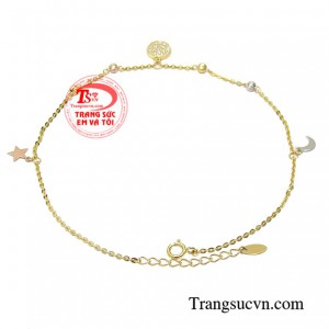 Lắc chân vàng là sản phẩm được rất nhiều các cô gái lựa chọn làm trang sức đeo bên mình tăng thêm phần thu hút.