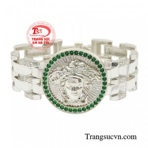 Lắc tay bạc nam thời thượng được chế tác những chi tiết đầy độc đáo là thiết kế hoàn hảo dành cho nam giới.