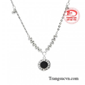 Lắc tay vàng trắng thanh lịch sáng bóng nhận đặt chế tác theo yêu cầu.