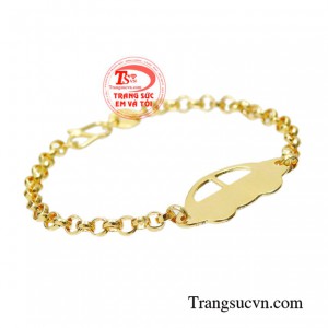 Lắc vàng thường được lựa chọn làm quà tặng cho bé yêu vào những dịp đặc biệt.