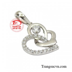 Chiếc mặt dây vàng trắng này sẽ giúp phái nữ thêm phần xinh đẹp và thanh tú hơn.