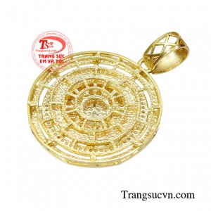 Mặt dây nam đẳng cấp mạnh mẽ.