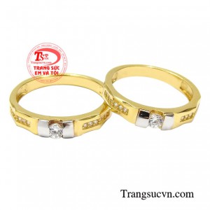Nhẫn cưới vàng hạnh phúc đẹp hiện đang là xu hướng trang sức được các cặp đôi vô cùng yêu thích.
