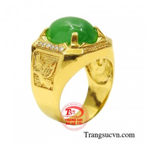 Nhẫn nam vàng đá xanh đẹp được chạm khắc đầy tinh tế từ chất liệu vàng 10k.
