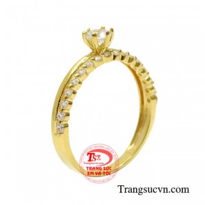 Nhẫn nữ vàng xinh yêu được chế tác với kiểu dáng độc đáo giúp tôn lên nét thanh lịch cho người đeo.