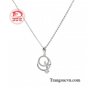 Sản phẩm toát lên nét dịu dàng mà vô cùng mộc mạc của một cô gái yêu kiều.