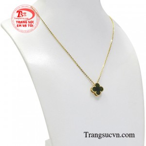 Sản phẩm này giúp phái đẹp thêm phần duyên dáng và nữ tính hơn và được nhiều khách hàng ưa chuộng.