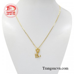Bộ mặt dây chữ xinh xắn sẽ là món quà tặng đầy nghĩa dành cho người thân thương.