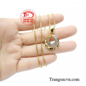 Bộ mặt dây vàng tây hiện đại 18k sáng bóng.