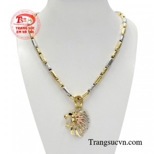 Bộ mặt dây vàng tây nam tính là sự kết hợp hoàn hảo của mặt dây báo và dây chuyền vàng 18k chất lượng.