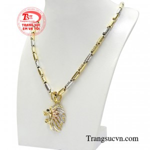 Bộ mặt dây này sẽ phù hợp khi phối cùng những bộ đồ thể thao hay đơn giản để tạo điểm nhấn.