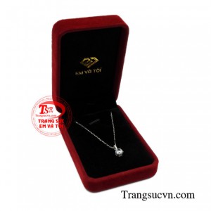 Bộ mặt dây vàng trắng xinh xắn bền đẹp.