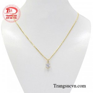 Bộ mặt nữ vàng tây nhỏ xinh kiểu dáng nữ tính và hợp thời trang.