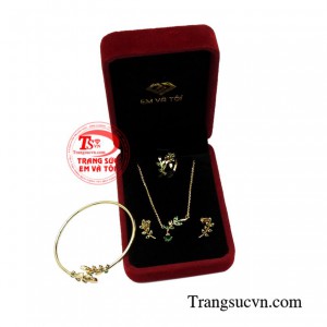 Bộ trang sức nữ trang nhã nhận đặt chế tác theo yêu cầu, giao hàng nhanh trên toàn quốc.