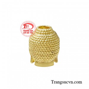 Charm phật thích ca mâu ni thích hợp làm chuỗi đeo tay tràng hạt giúp con người thư thái, bình an. 