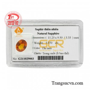 Đá ép vỉ sapphire thiên nhiên được chế tác với những đường nét tinh xảo tạo viên đá hoàn mỹ.