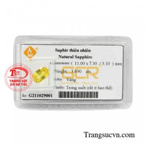 Đá ép vỉ sapphire vàng bình an thường được gắn trên các sản phẩm trang sức vàng như nhẫn, mặt dây hoa tai, lắc tay tạo điểm nhấn.