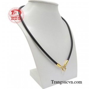 Sản phẩm dễ dàng kết hợp với nhiều loại mặt dây chuyền mang lại nét cá tính, thời trang và sang trọng