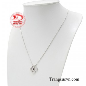 Dây chuyền liền mặt luôn là sản phẩm được phái đẹp yêu thích và lựa chọn