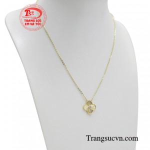 Dây chuyền liền mặt luôn là sự lựa chọn hàng đầu của các quý cô