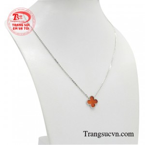 Sản phẩm mang lại cho phái đẹp sự tự tin, nổi bật giữa đám đông