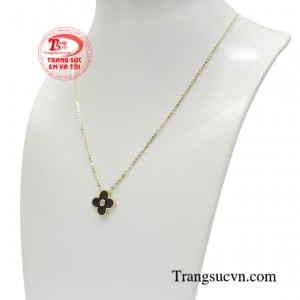 Sản phẩm là xu hướng trang sức hiện đại nhằm tôn lên nét dịu dàng, nữ tính cho phái đẹp