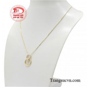 Sản phẩm dễ dàng kết hợp cùng nhiều kiểu trang phục giúp các quý cô luôn tự tin, cuốn hút và hấp dẫn ánh nhìn