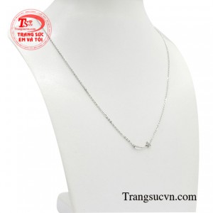 Dây chuyền liền mặt được phái đẹp đặc biệt ưa chuộng và lựa chọn làm trang sức cho bản thân