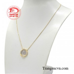 Với đường nét thiết kế tinh tế độc đáo phù hợp phong cách thời trang và phụ kiện hiện đại