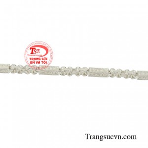 Dây chuyền nam bạc năng động đảm bảo chất lượng.