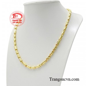 Việc chọn một chiếc dây chuyền nam phù hợp cũng quan trọng không kém trong việc trau chuốt diện mạo của người đàn ông.