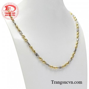 Dây chuyền vàng hiện đang là xu hướng trang sức hiện được nhiều khách hàng yêu thích.