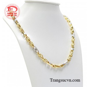 Sự kết hợp độc đáo, đầy sáng tạo của người thợ kim hoàn đã tạo nên một chiếc dây chuyền hoàn hảo và tinh tế