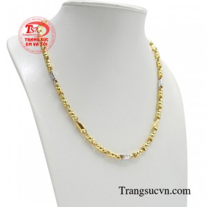 Dây chuyền nam xuất chúng giúp bạn định hình phong cách, thể hiện được cá tính,  cũng như con người bạn với người đối diện.