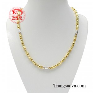 Dây chuyền nam xuất chúng là một phần tôn lên phong cách và đẳng cấp, thậm chí là địa vị của chủ nhân.