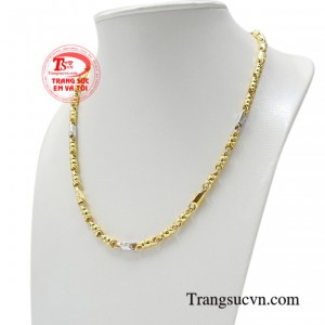 Sản phẩm là món phụ kiện thời trang thu hút sự chú ý của những người xung quanh. 