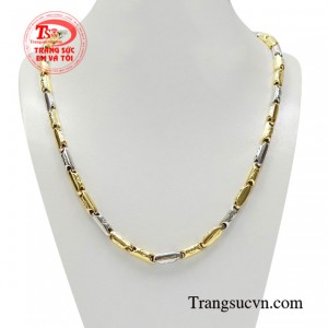 Dây chuyền nhập khẩu lịch lãm được thiết kế kiểu dáng hợp thời trang.